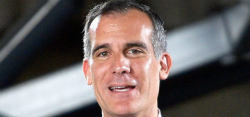 Los Angeles Mayor Eric Garcetti issues stay-at-home order