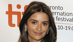 Penelope Cruz looks thin, is annoyed by pregnancy questions (Update)