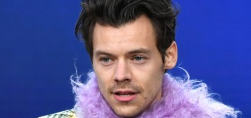 Harry Styles wore custom Gucci looks for the 2021 Grammys: angelic & gorgeous?