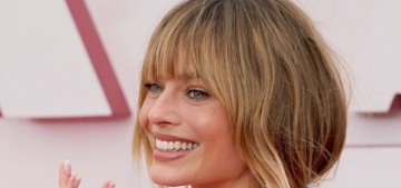 Margot Robbie wore Chanel & gave herself terrible, too-long bangs at the Oscars