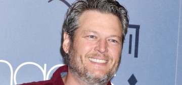 Blake Shelton kind of wants french fries & chicken tenders at his wedding