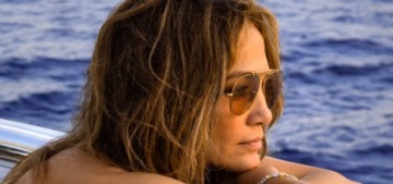Jennifer Lopez is back to wearing the bracelet Ben Affleck gave her in 2002