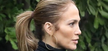 Ben Affleck & J.Lo spent the day together & kissed as she left his house