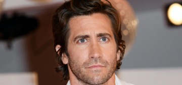 Jake Gyllenhaal claims his not-bathing comments were just sarcasm & irony