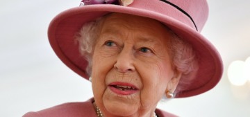 The Queen will give ‘Jubilee medals’ to Prince Andrew, Prince Harry & Meghan