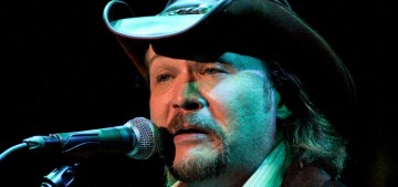 Travis Tritt cancels his concerts at venues which require vaccines & masks
