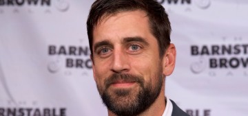 Unvaccinated loser Aaron Rodgers thinks people only watch him to root against him