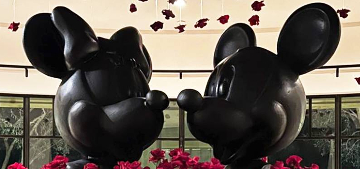 Travis Barker got Kourtney Kardashian a roomful of roses again for Valentine’s Day