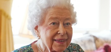 Queen Elizabeth went maskless for an in-person meeting, said ‘I can’t move’