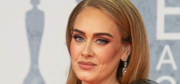 Adele wasn’t wearing that diamond ring this weekend & she looked glum about it