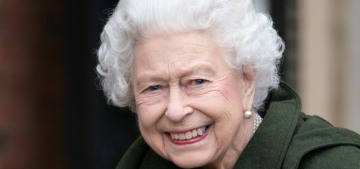 Queen Elizabeth learned from her mom to ‘focus on the positive’ & ‘suck it up’