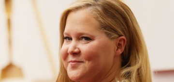 “Amy Schumer claims Kirsten Dunst was in on the ‘seat filler’ joke” links