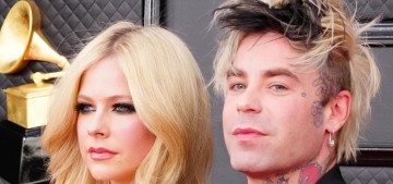 Avril Lavigne & Mod Sun got engaged in Paris, her ring is a heart-shaped diamond