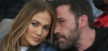 Jennifer Lopez appears to be wearing an engagement ring (update: omg!!)