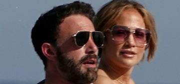 Ben Affleck & Jennifer Lopez are engaged, he gave her a ring with a green stone