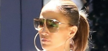 Jennifer Lopez wants to marry Ben Affleck this summer & she wants a big wedding