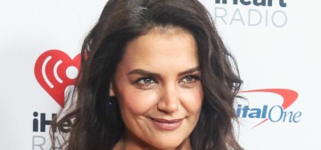Katie Holmes dusted off some terrible Y2K fashion for a Jingle Ball event