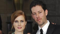 Amy Adams is expecting her first child (update: video)