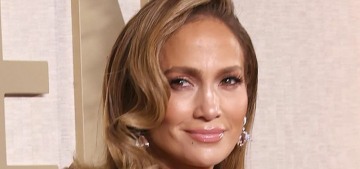 Jennifer Lopez & Ben Affleck briefly walked the Globes carpet together