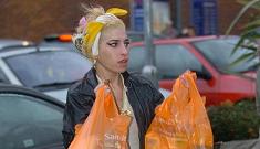 Amy Winehouse goes blond