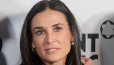 Demi Moore twit-pics photo of herself, gets called old and ugly
