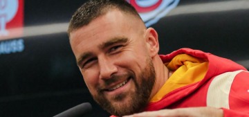Travis Kelce & his friends flew to Singapore for Taylor Swift’s final Asian concerts