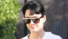 Katy Perry is not pregnant, she tweets that she’s on her period