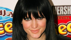 Is Ashlee Simpson’s old nose growing back?
