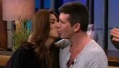 Simon Cowell’s forced kiss with his fiance on the Tonight Show