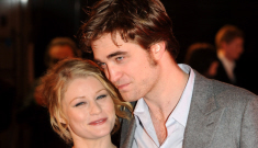 Robert Pattinson & Emilie de Ravin get handsy when K-Stew isn’t around