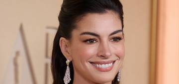 Anne Hathaway wore Valentino to the Oscars & Anna Wintour hated it!