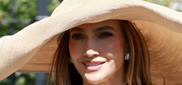 “Jennifer Lopez & Tom Hiddleston sat next to each other at Wimbledon” links