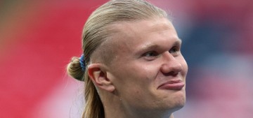 “Erling Haaland brought his Texas souvenirs back to Norway” links