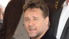 Russell Crowe used to be insane, threatened to kill people with his “bare hands”