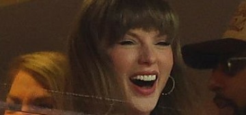 Taylor Swift celebrated Travis’s TD by pointing to her ring & saying ‘that’s my husband’
