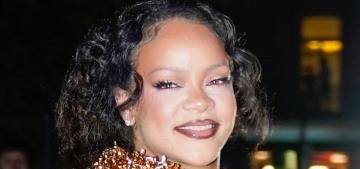 “Rihanna looked stunning at the Matières Fécales PFW show” links